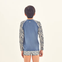 Load image into Gallery viewer, Model Back: Uv Line Rash Guard Rash Guard Kids Costela Aco Off White Upf50+