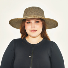 Load image into Gallery viewer, Model Front: Uv Line Floppy Hat Hat Jurere Imp Fem Mescla Upf50+