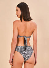 Load image into Gallery viewer, Model Back: Uv Line Set Set Bandeau Asas Upf50+