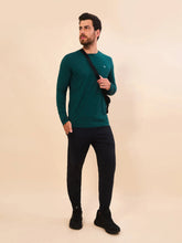 Load image into Gallery viewer, Model Front: Uv Line Rash Guard Longsleeve Masc New Fit Petroleo Upf50+