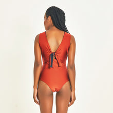Load image into Gallery viewer, Image 04: Uv Line One-Piece Mirela Ferrugem Upf50+