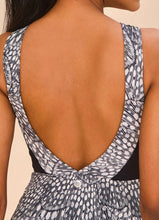 Load image into Gallery viewer, Model Back: Uv Line One-Piece Swimsuit Verena Asas Upf50+