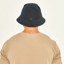 Load image into Gallery viewer, Model Back: Uv Line Bucket Hat Toronto Colors Preto Upf50+
