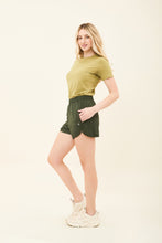 Load image into Gallery viewer, Image 03: Uv Line Fitness Bottom Short Race Verde Militar Upf50+

