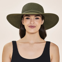 Load image into Gallery viewer, Model Front: Uv Line Floppy Hat Hat Jurere Imp Fem Green Militar Upf50+
