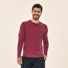 Load image into Gallery viewer, Model Front: Uv Line Rash Guard Longsleeve Uvpro Masc Vermelho Queimado Upf50+
