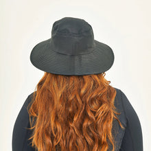 Load image into Gallery viewer, Model Back: Uv Line Floppy Hat Hat Lyon Nac L Fem Black Upf50+
