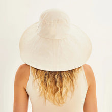Load image into Gallery viewer, Model Back: Uv Line Floppy Hat Beverly Hills Areia Upf50+
