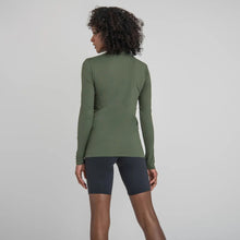 Load image into Gallery viewer, Model Back: Uv Line Rash Guard Longsleeve Uvpro Fem Verde Militar Upf50+
