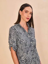 Load image into Gallery viewer, Image 04: Uv Line Shirtdress Shirtdress Asas Upf50+
