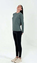 Load image into Gallery viewer, Product Front: Uv Line Rash Guard Longsleeve Fem New Fit Textura Verde Jade Upf50+
