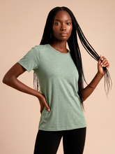 Load image into Gallery viewer, Gallery: Uv Line Rash Guard T-Shirt Fem New Fit Mix Green Upf50+
