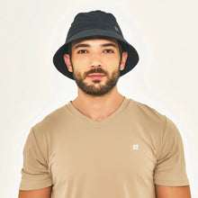 Load image into Gallery viewer, Model Front: Uv Line Bucket Hat Toronto Colors Preto Upf50+
