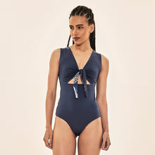 Load image into Gallery viewer, Image 04: Uv Line One-Piece Mirela Coqueiros Marinho Upf50+
