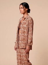 Load image into Gallery viewer, Image 03: Uv Line Shirtdress Shirt Vitoria Tie Dye Pitanga Upf50+
