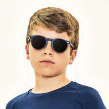 Load image into Gallery viewer, Model Front: Uv Line Sunglasses Kids Sunglasses Marinho Uv400
