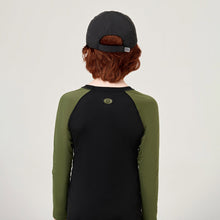 Load image into Gallery viewer, Model Back: Uv Line Caps Cap Teens Colors Inf Black Upf50+

