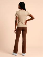 Load image into Gallery viewer, Model Back: Uv Line Rash Guard T-Shirt Fem New Fit Fem Sand Upf50+
