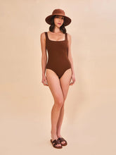 Load image into Gallery viewer, Model Front: Uv Line Floppy Hat Lyon Conhaque Upf50+
