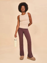 Load image into Gallery viewer, Model Front: Uv Line Fitness Top Regata Fem Ribbed Sand Upf50+
