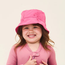 Load image into Gallery viewer, Model Front: Uv Line Bucket Hat Napoli Basic Kids Pink Upf50+

