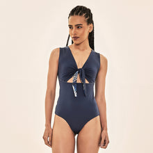 Load image into Gallery viewer, Image 04: Uv Line One-Piece Mirela Coqueiros Marinho Upf50+
