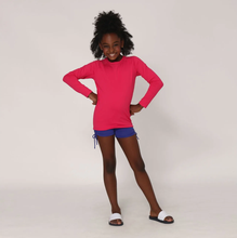 Load image into Gallery viewer, Model Front: Uv Line Rash Guard Camiseta Kids Uvpro Ml Pink Upf50+
