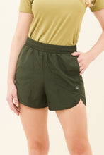 Load image into Gallery viewer, Short Race Verde Militar UPF50+
