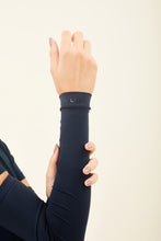 Load image into Gallery viewer, Sun-Protection Sleeve Navy UPF50+
