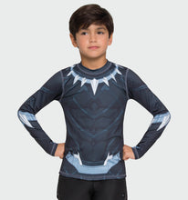 Load image into Gallery viewer, Model Front: Uv Line Rash Guard Acqua Pantera Negra V20 Ml Inf Estampa
