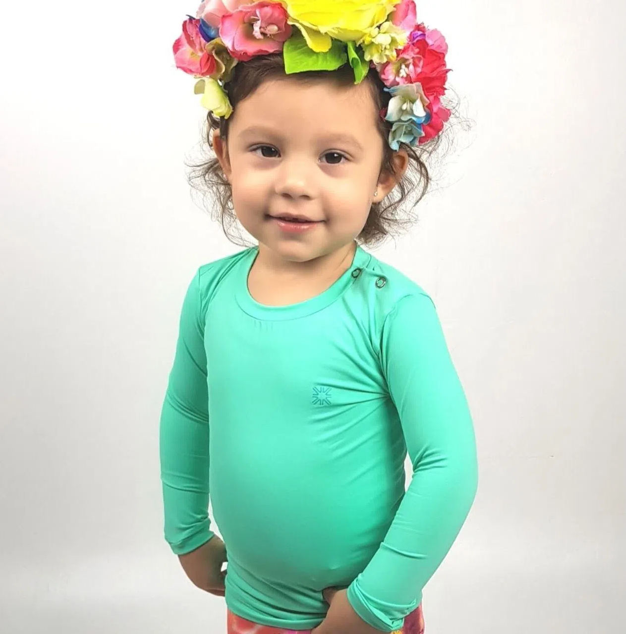 Model Front: Uv Line Rash Guard Camiseta Baby Nina Verde Claro Upf50+