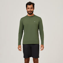 Load image into Gallery viewer, Model Front: Uv Line Rash Guard Camiseta Uvpro Ml Verde Militar Upf50+
