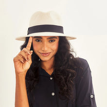 Load image into Gallery viewer, Model Front: Uv Line Panama Hat Chapeu Shanghai Imp Uni Branco/Preto
