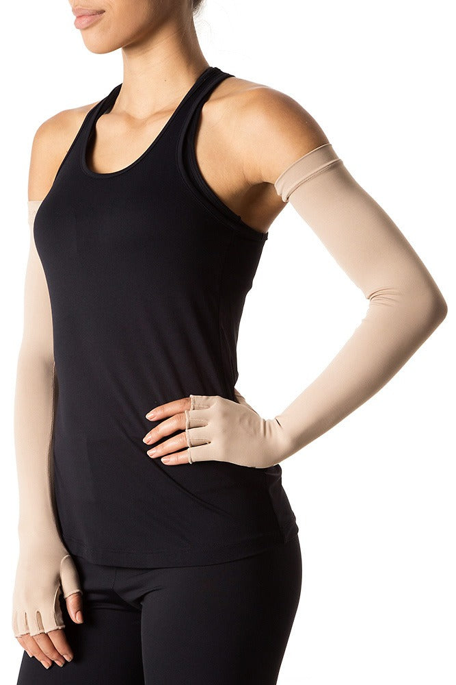 Model Front: Uv Line Glove Extra Long Glove Chocolate Upf50+