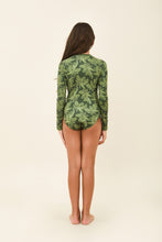 Load image into Gallery viewer, Model Back: Uv Line Girl&#39;s One-Piece Girl Macae Folhagem Verde Upf50+
