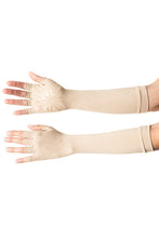 Load image into Gallery viewer, Model Front: Uv Line Glove Long Glove Chocolate Upf50+

