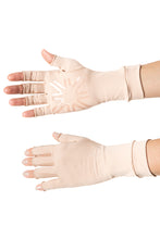 Load image into Gallery viewer, Model Front: Uv Line Glove Medium Glove Beige Upf50+
