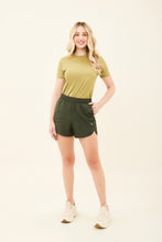 Load image into Gallery viewer, Model Front: Uv Line Fitness Bottom Short Race Verde Militar Upf50+
