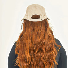 Load image into Gallery viewer, Model Back: Uv Line Caps Visor Capri Colors Areia Preto
